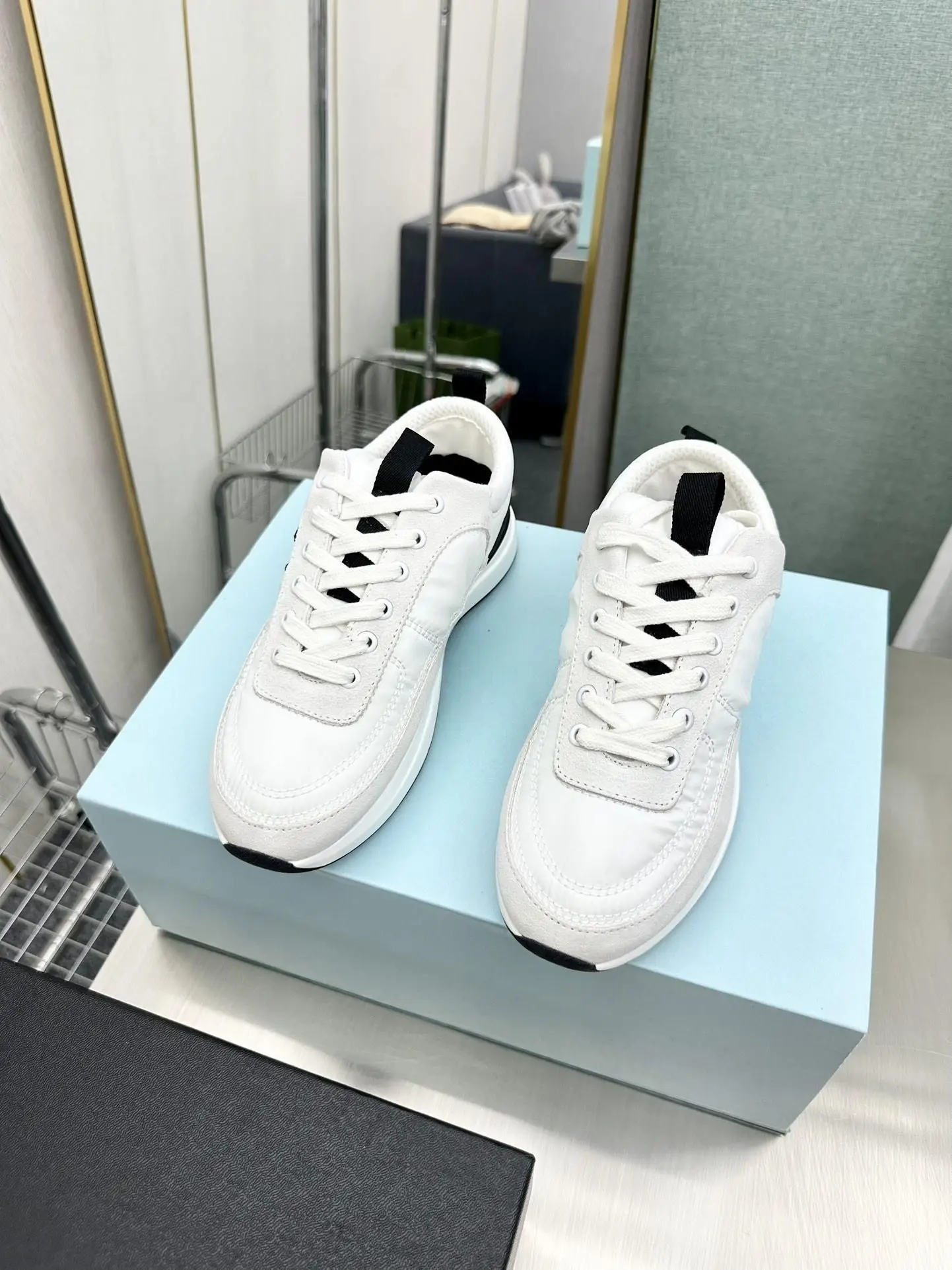 Unisex Round Toe Low Top Platform Casual Shoes Light Beige Mixed Fabric Lace Up Shockproof Outdoor Sneakers