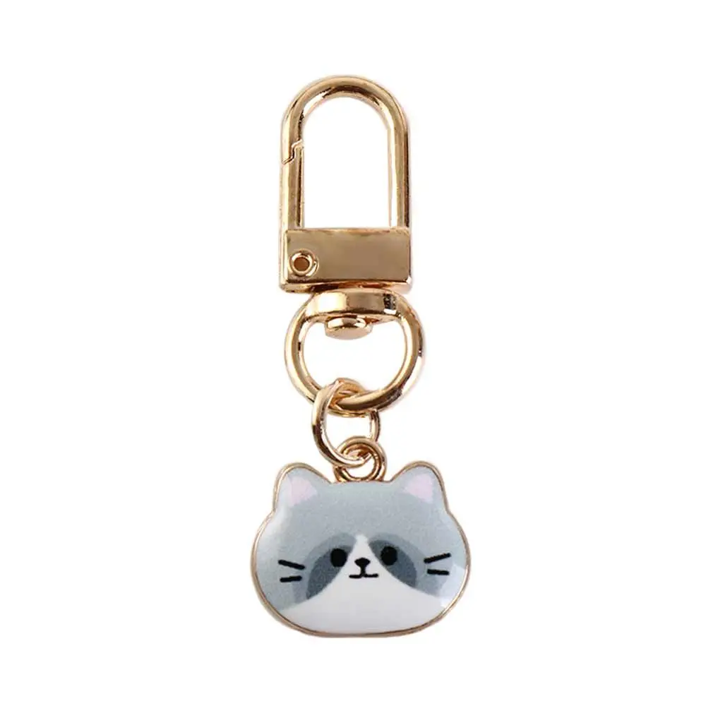 Wykwintnie wykonany metalowy breloczek z emalią w kształcie kotka, mały brelok do kluczy, zawieszka do torby, słodki breloczek z kreskówki.