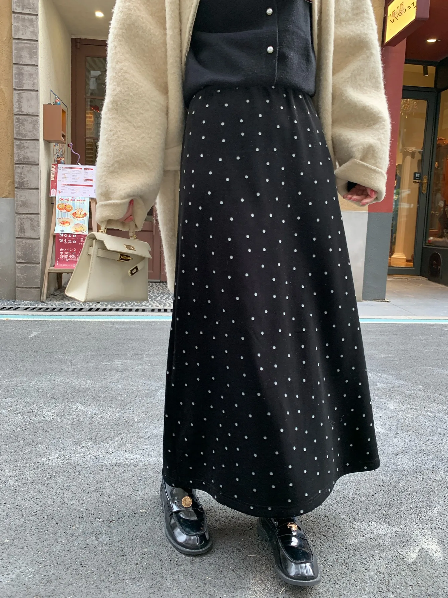 

Fashionable Faux Silk Velvet Polka Dot Skirt for plus Size Women Winter Commute High Waist A-Line Skirt Casual Style