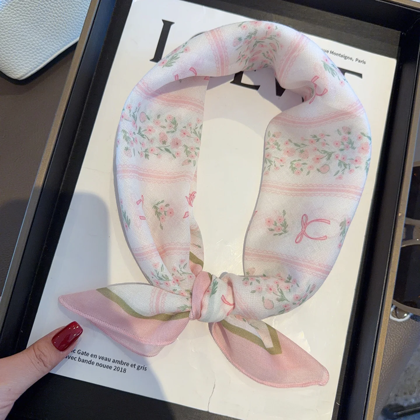 lenco-de-seda-feminino-com-estampa-floral-vintage-quadrado-elegante-para-uso-versatil-protecao-para-o-pescoco-e-decoracao