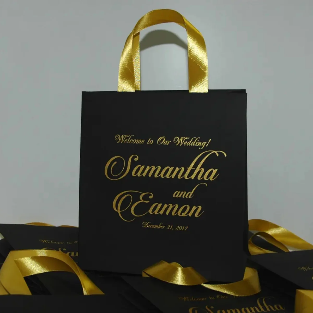 

Black and Gold Wedding Welcome Bags with satin ribbon and your names - Personalized gift bags for wedding guests Elegant Wedding