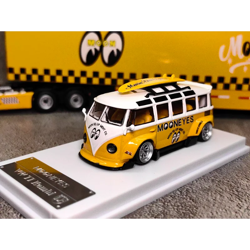 

Diecast 1:64 Scale Tower-head Moon-eye VW Wide-body Modified T1 Moon-eye Travel Bread Pickup Alloy Car Model Collectible Toy