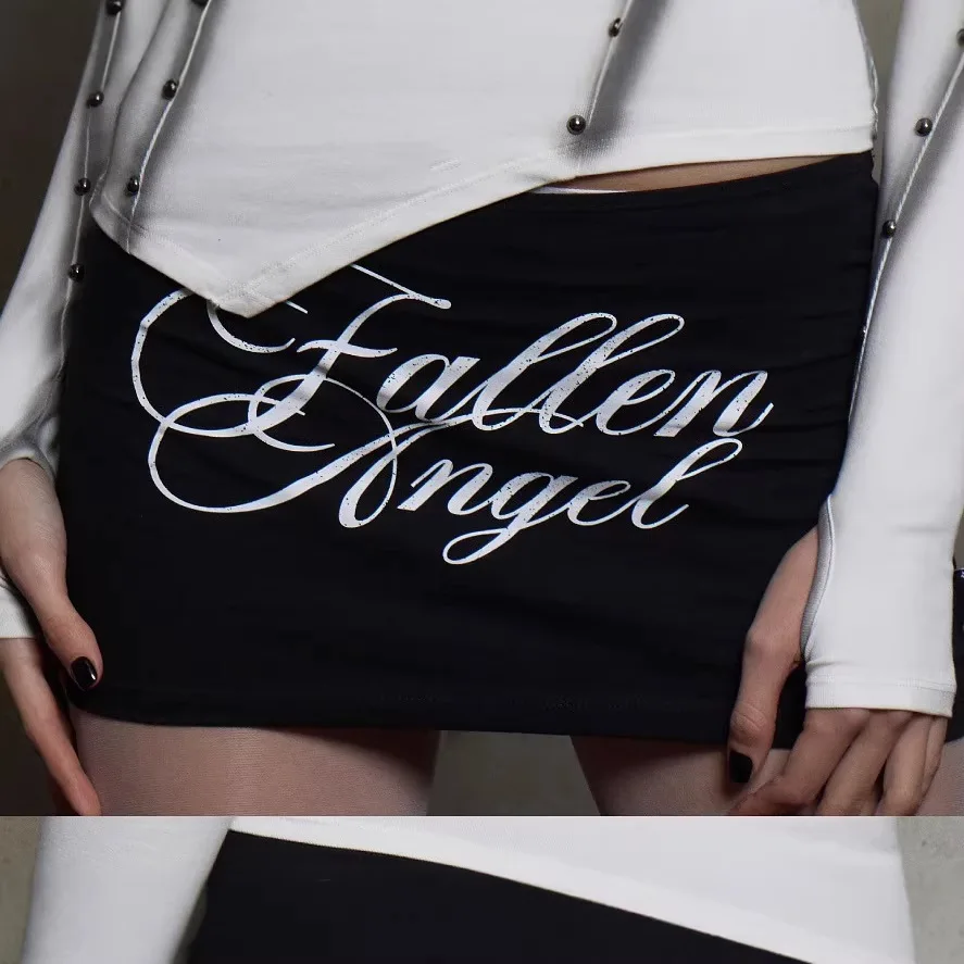 

Summer letter print elastic waist slimming spicy girl wraps her hips and wears a black skirt and short skirt