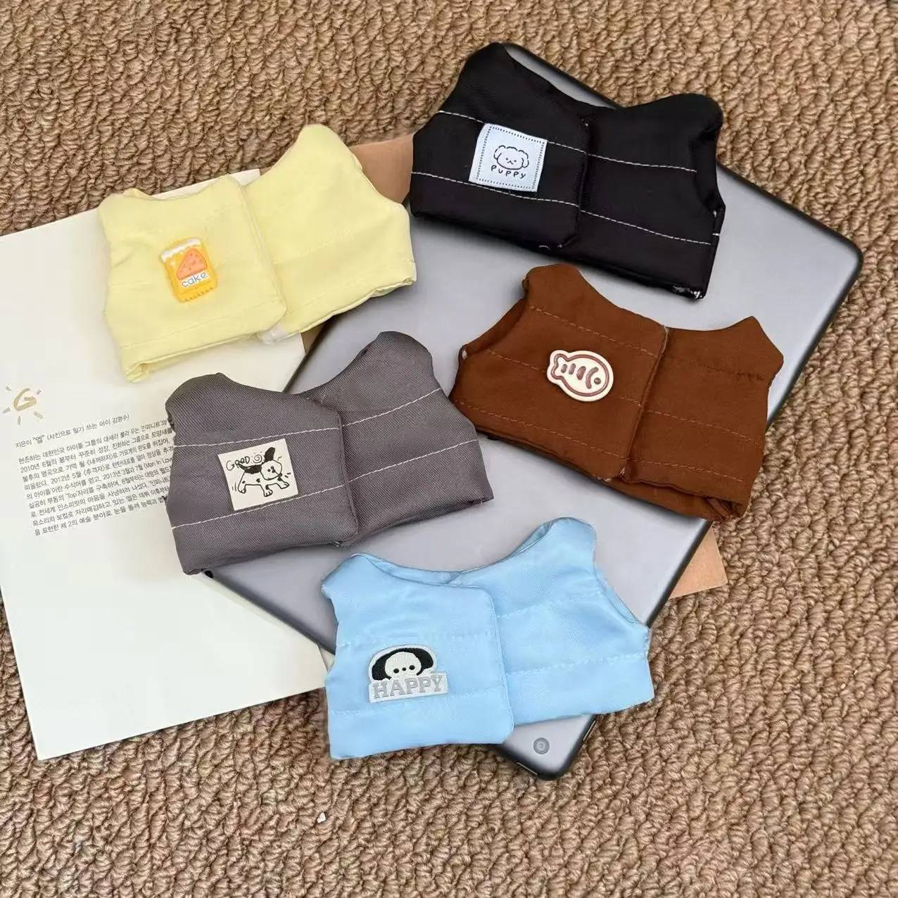 

Подходит для хлопковых кукол 20 см, хит продаж, милые жилеты, хлопковая одежда, один продукт, плюшевые кукольные куртки, простой сплошной цвет