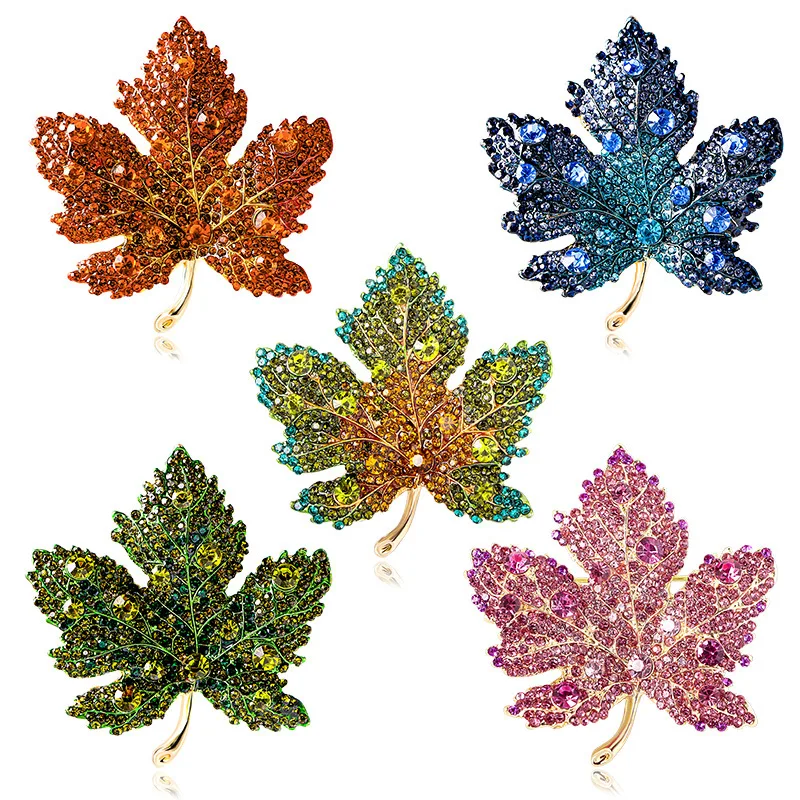 2023 New Blue Rhinestone Maple Leaf Brooches for Women Luxury Design Vintage Casual Charm Metal Brooch Pins Party Wedding Gift