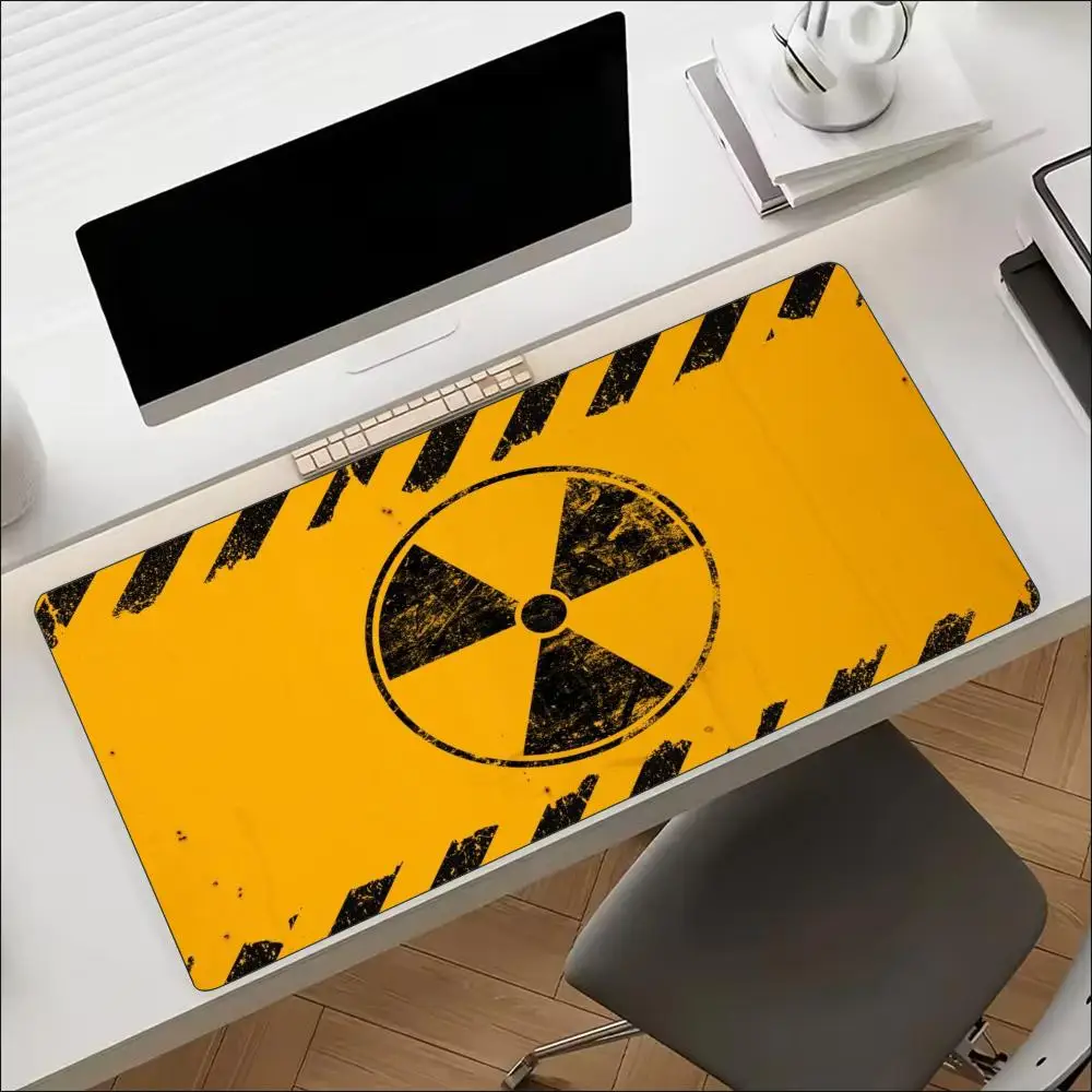 Retro Grunge Radiation Hazard Symbol Art Non‑Slip Rubber Mouse Pad For Stable Mouse Control Gaming Laptop Desktop Work