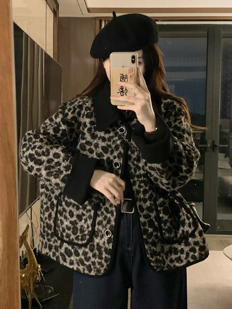 

Ретро-куртка из меха и кожи с леопардовым принтом, женская зимняя модная новинка 2026 года, осенняя теплая приталенная модель с вставками из меха ягненка