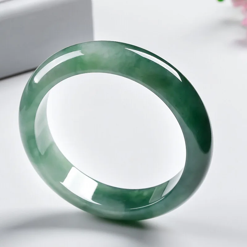 Myanmar , Ice-Waxy Oil Green, Smooth and Elegant, Classic Round Bracelet, Fashionable Jadeite for Women,
