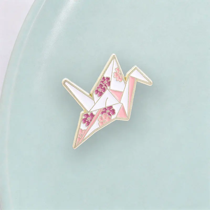 Animal Brooches Cartoon Cherry Blossoms Origami Cranes Metal Badges Small Gifts Wholesale Bag Pins for Caps Backpack Accessories