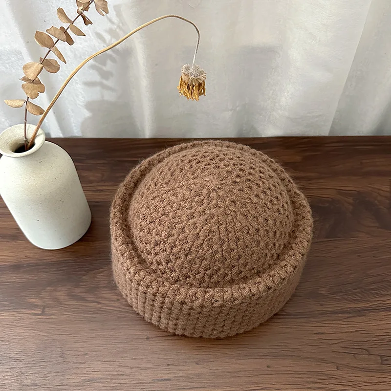 Einfache, einfarbige, dick gestrickte Mütze im koreanischen Stil für Herbst und Winter, mit kurzer Krempe, Kuppelform, trendige warme Matrosenmütze. – Detail 6