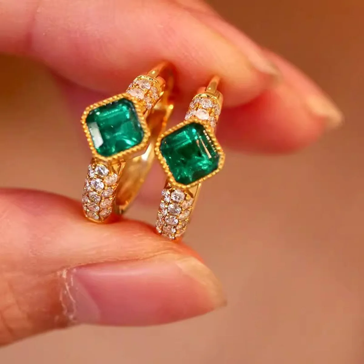 

S925 Silver 0.50ct Verdant Green Emerald Full Diamond Zircons Ear Buckle Huggie Earrings For Women Modern Permanent Ins Jewelry