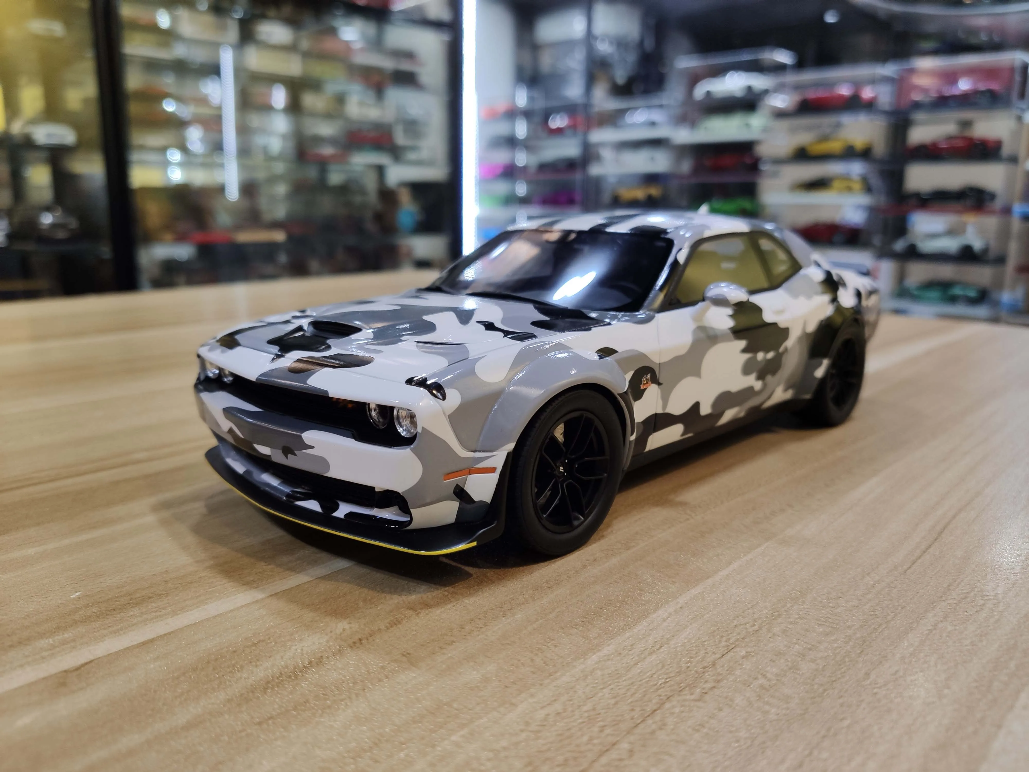 

GT Spirit 1/18 Dodge Challenger Hellcat limited collection resin car models toys