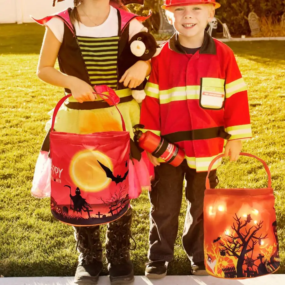 Halloween Theme Tote Trick-or-treat Basket Light-up Halloween Candy Bag with Led Lights for Trick or Treat Party Favors for Kids