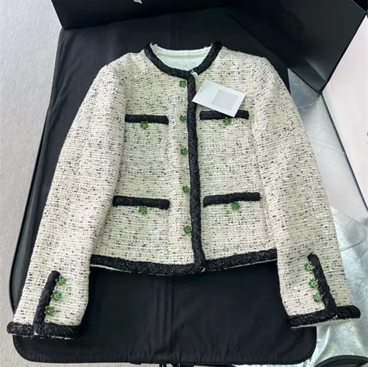 Customization European women's clothing Winter new style Long-sleeved oatmeal-colored single-breasted tweed coat