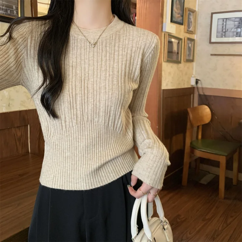 2025 Autunno e inverno Nuovo maglione base interno a maniche lunghe lavorato a maglia dal design unico con girocollo sottile