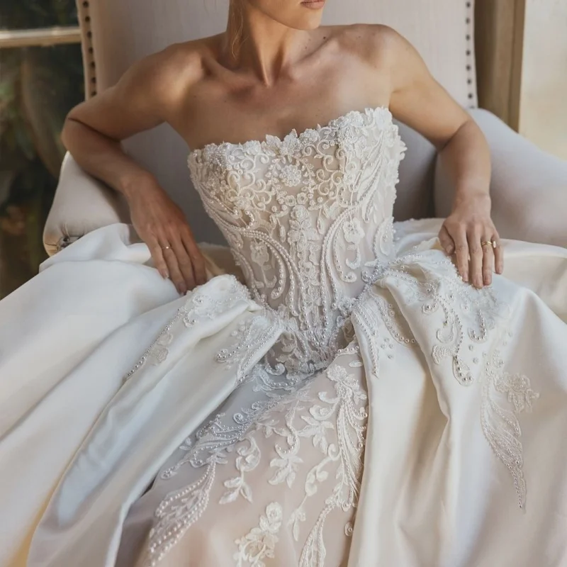 

Ivory White Appliques Wedding Dresses flower decal glitter fishtail detachable train Gowns Made wedding dress