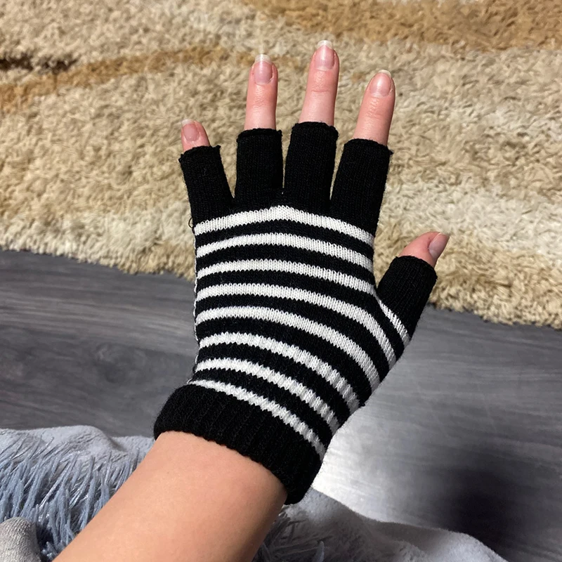 1คู่ Unisex สีดำลายครึ่งนิ้ว Fingerless ถุงมือสำหรับผู้หญิงถักข้อมือถุงมือผ้าฝ้ายฤดูหนาวผู้ชายออกกำลังกายถุงมือ