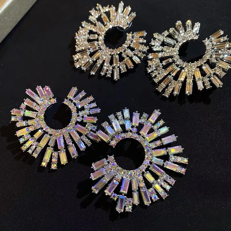 Luxury Exaggerated Crystal Earrings Large Circle Flower Shiny Rhinestone Stud Earrings for Women 2022 Trendy Fashion Jewelry