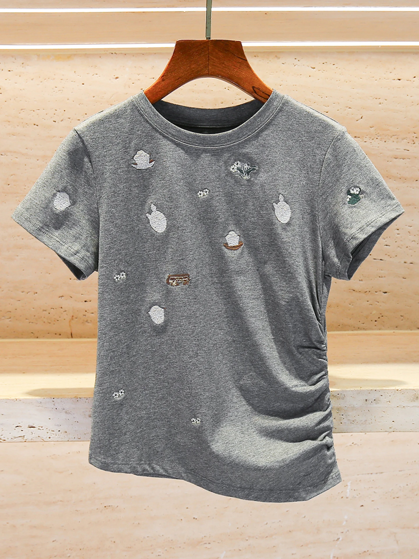 قميص نسائي قطني فاخر بأكمام قصيرة مع تصميم مطرز ورباط، مناسب للصيف ونمط العمل، قصة ضيقة من القطن الخالص