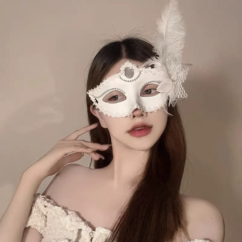 Strass plume masque dentelle masque demi visage mascarade masque demi visage Sexy Halloween noël pâques Cosplay fête bal blanc