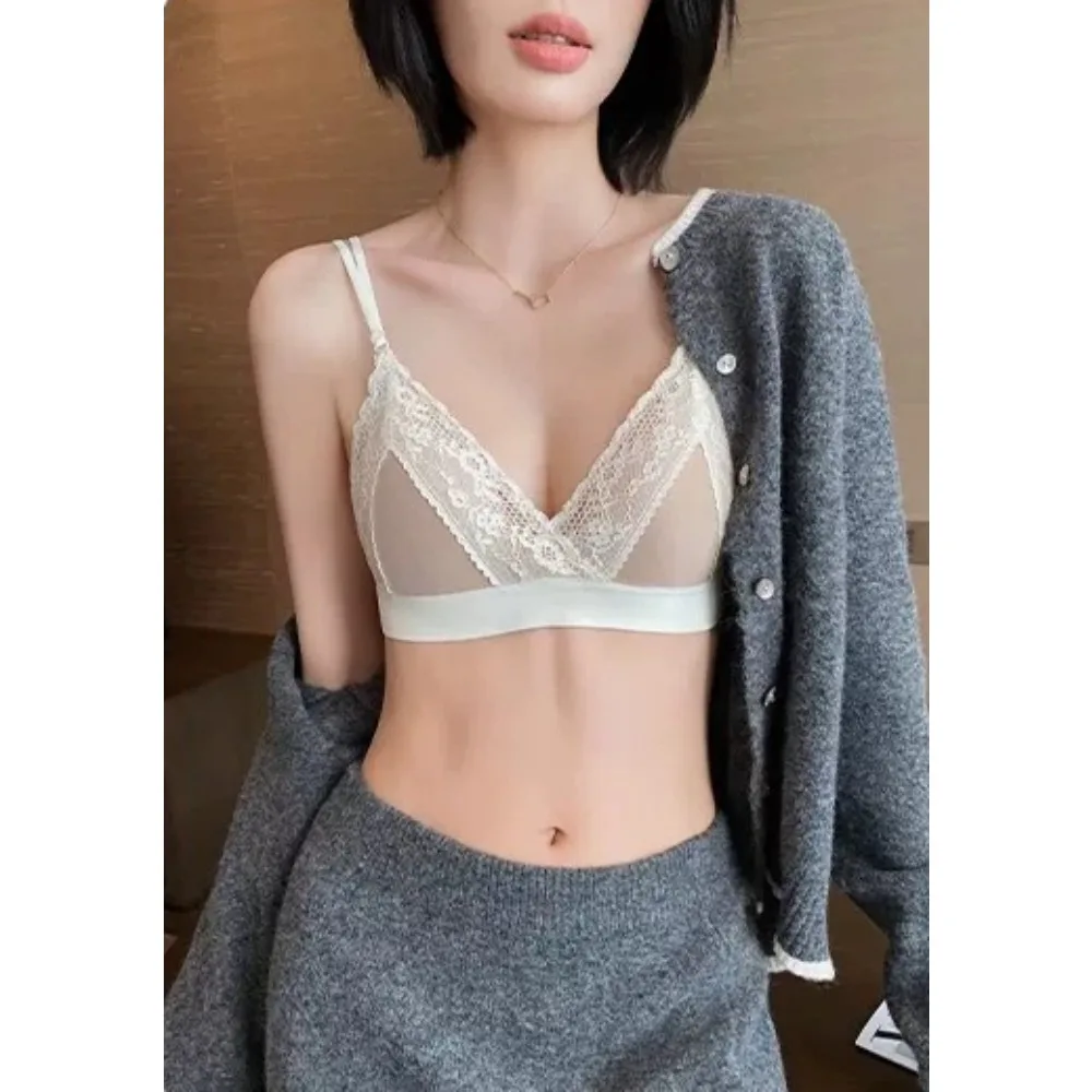 Sensual Lingerie French Women Triangle Cup Wireless Lace Bralette Small Bust No Empty Cup Deep V Thin Cup Breathable Size 32-38