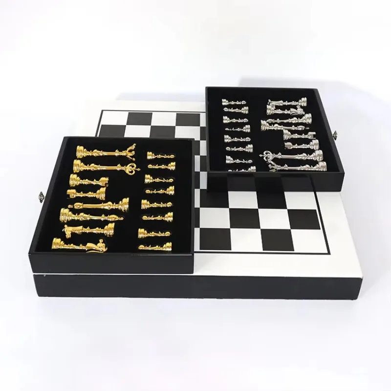 أمريكا الساخن بيع المحمولة في الهواء الطلق لعبة الشطرنج مجموعة قطع الشطرنج الملونة مع لوحة شطرنج خشبية قابلة للطي