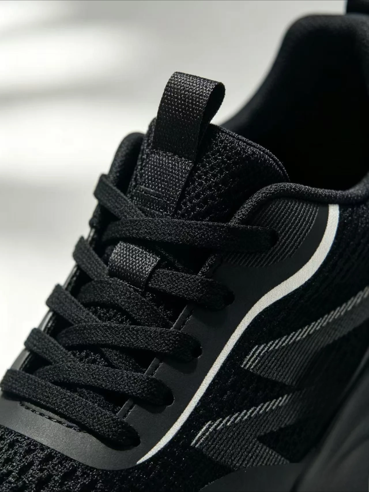 Breathable knitted running shoes lace-up lightweight platform sports shoes non-slip casual sports walking shoes