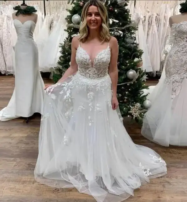 Vestido de novia de línea A de playa bohemio con apliques de encaje con cuello en V hecho A medida