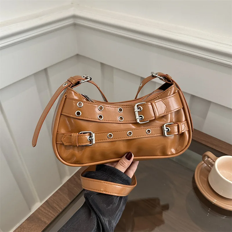 Schicke Y2K Damen-Unterarmtasche mit doppelter Gürtelschnalle, verstellbarem Riemen, trendige, punk-inspirierte Handtasche, für lässige Schultertasche. – Detail 8