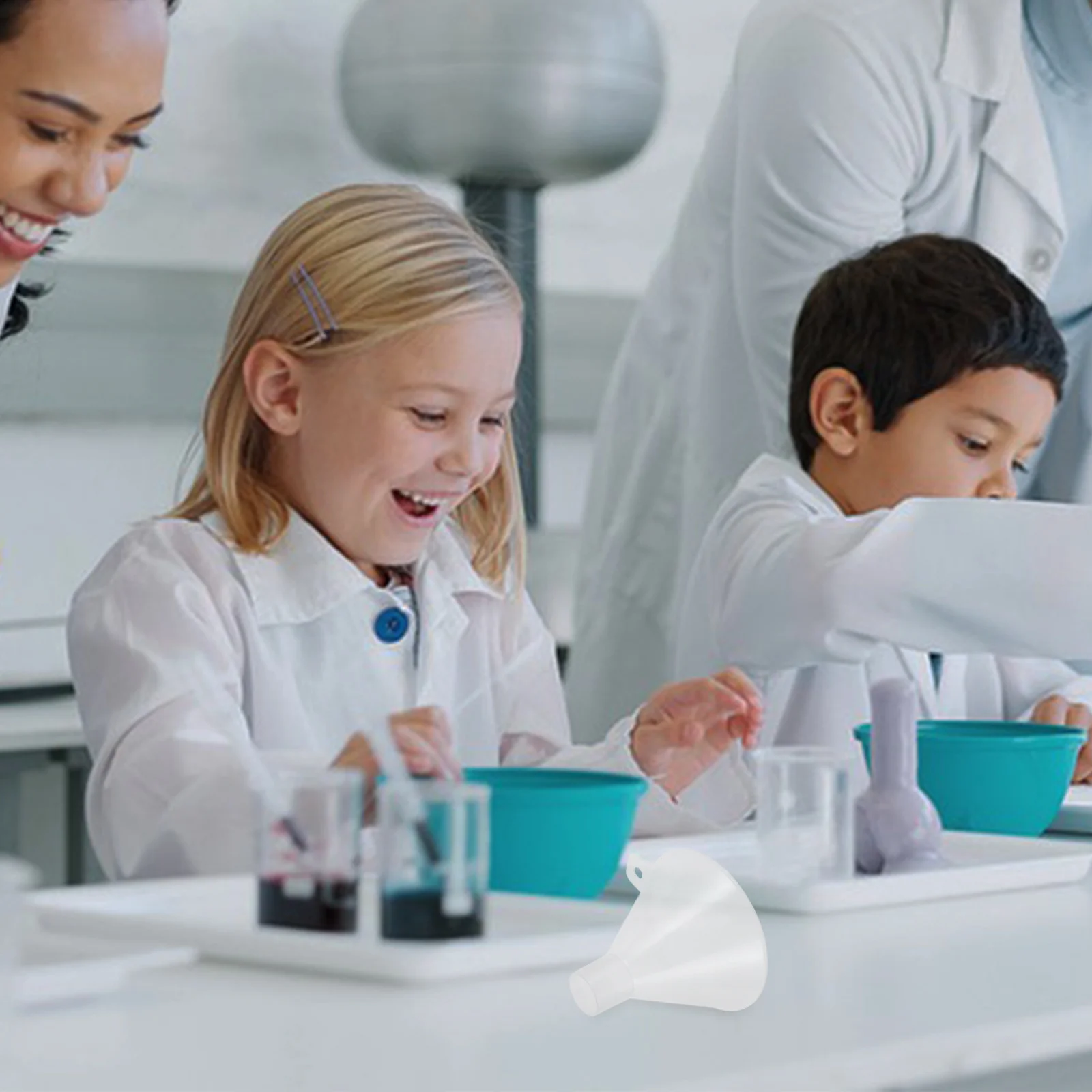 Plastic PP Funnel 100Mm Flat Bottom Lab Short Stem Funnels for Powder Reagent Scientific Filling Funnel Laboratory Use