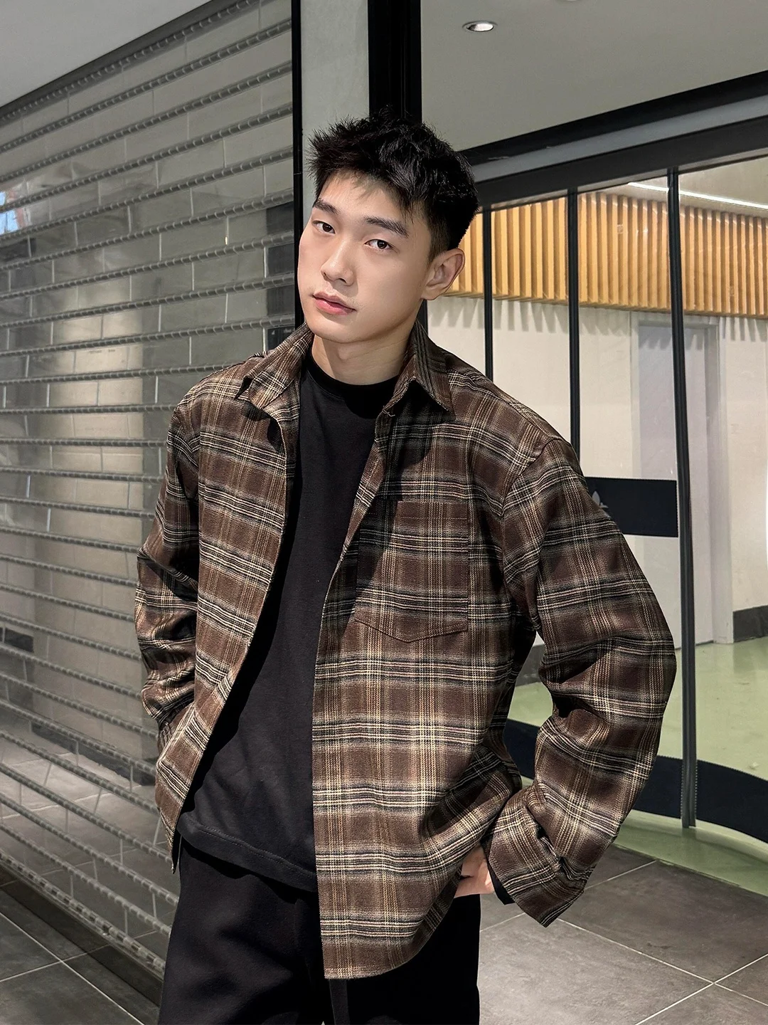 

Brown Plaid Men's irt Jaet Autumn American Retro Floing Long Sve Loose Fit Lazy Early Autumn Top Zhecan Loose Sle