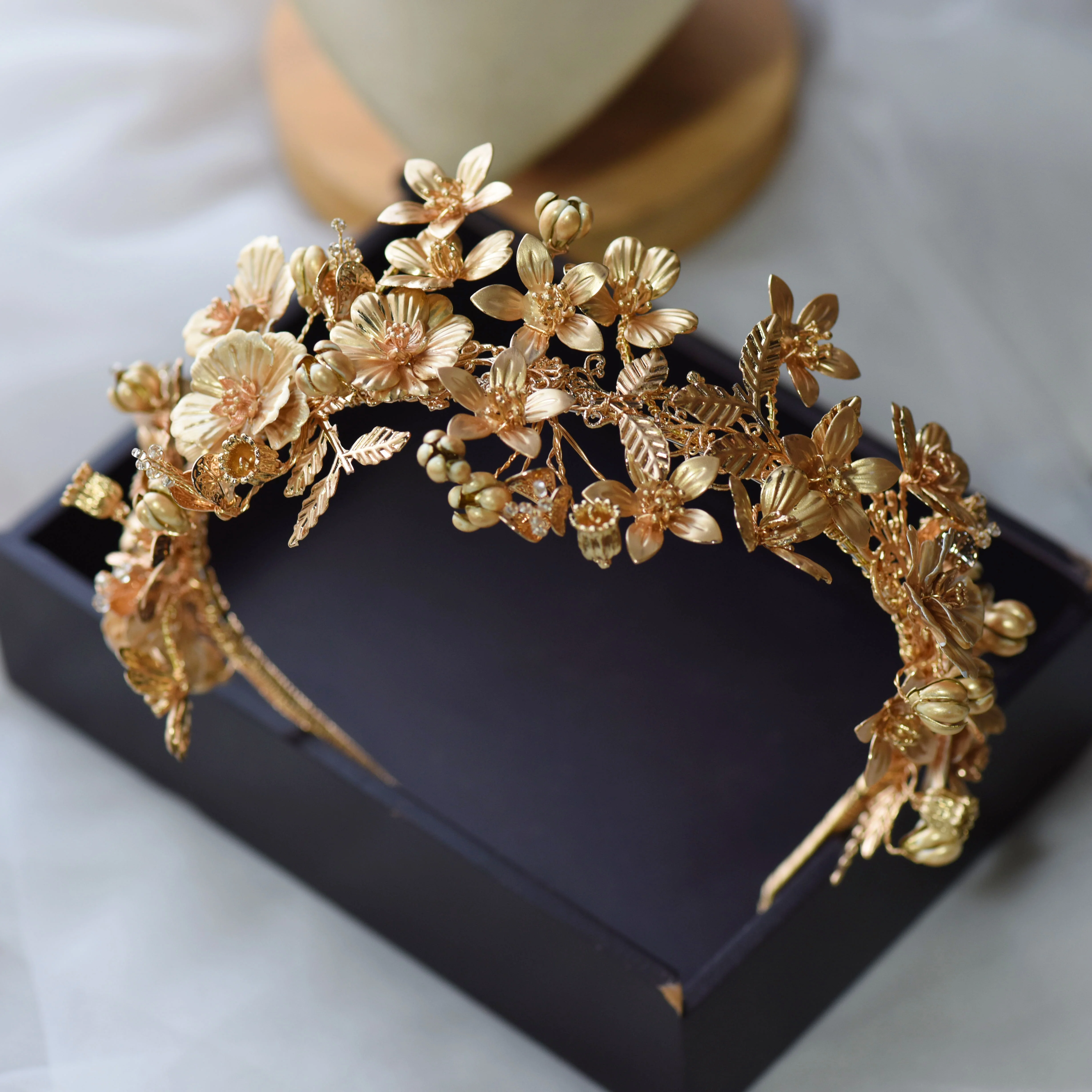 

Baroqeu Goledn Leaves&Flower Wedding Tiara Crowns Headpieces