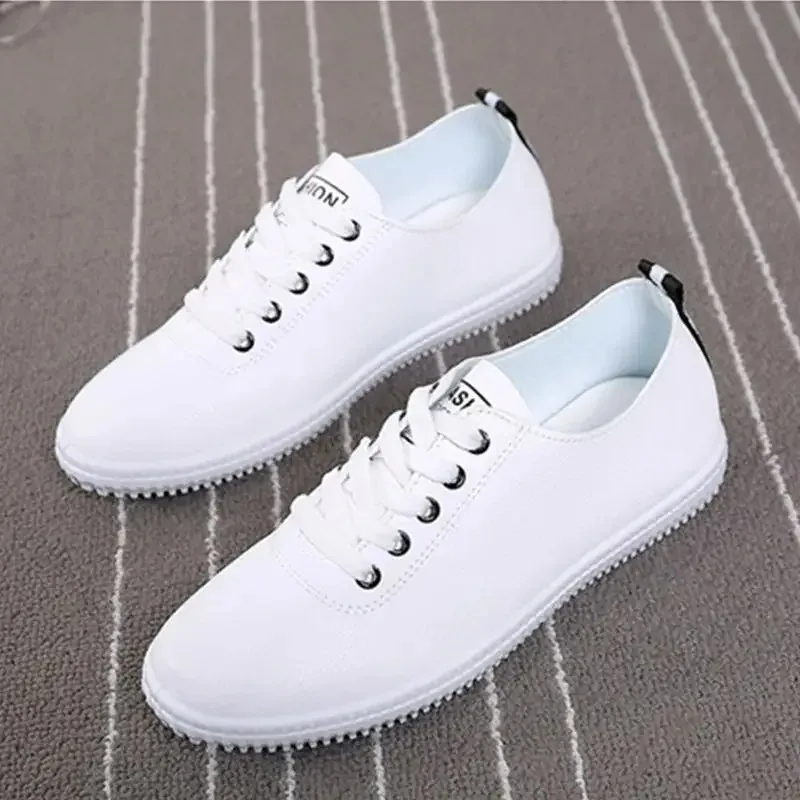 Zapatillas de deporte transpirables para mujer, zapatos informales blancos, planos, a la moda, para primavera y verano, 2024