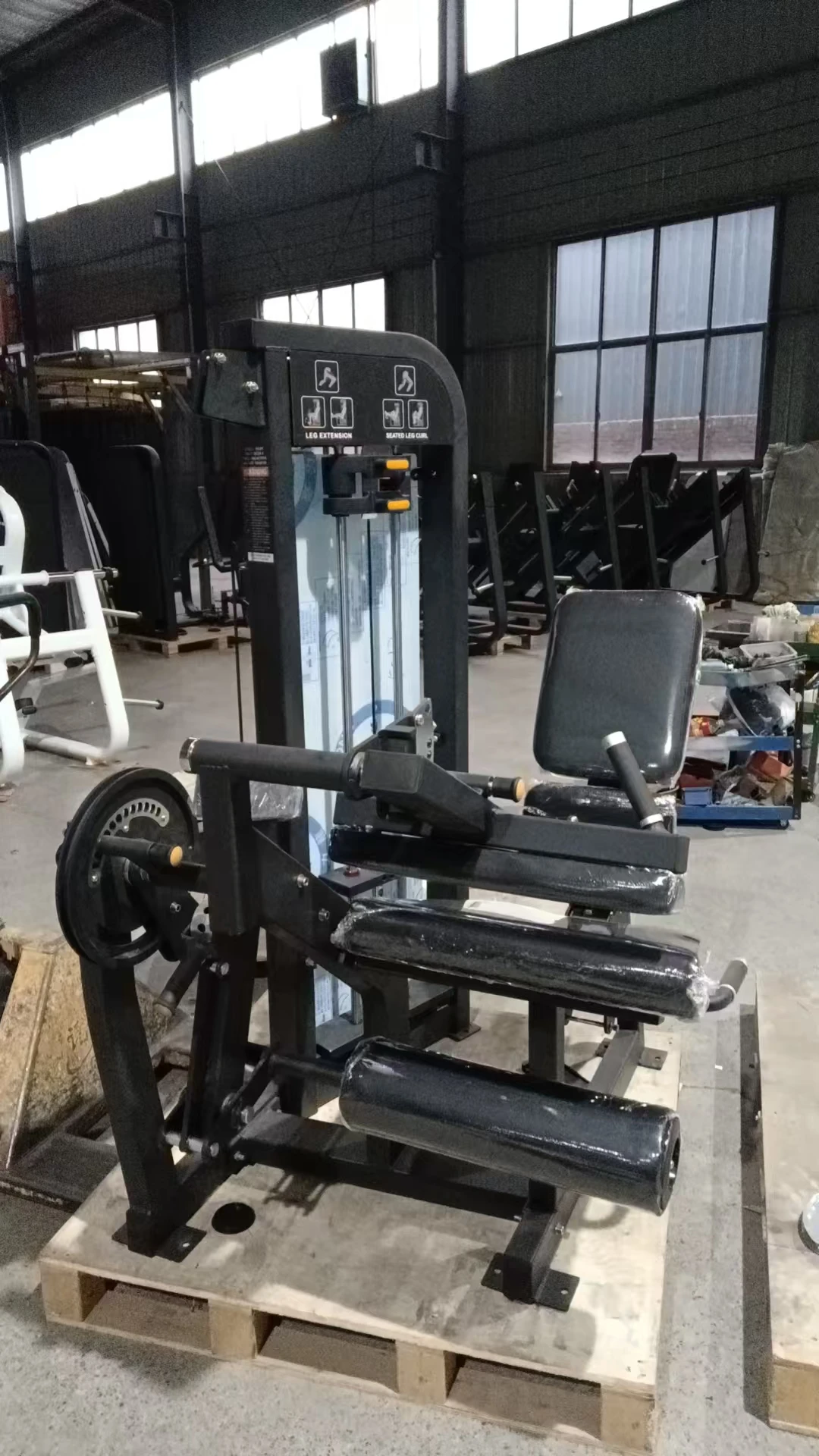 Commercial Dual Function Leg Exercise of Leg Extension and Leg Curl Combo Machine With Weight Stack for Gym Club&Fitness Center view 4