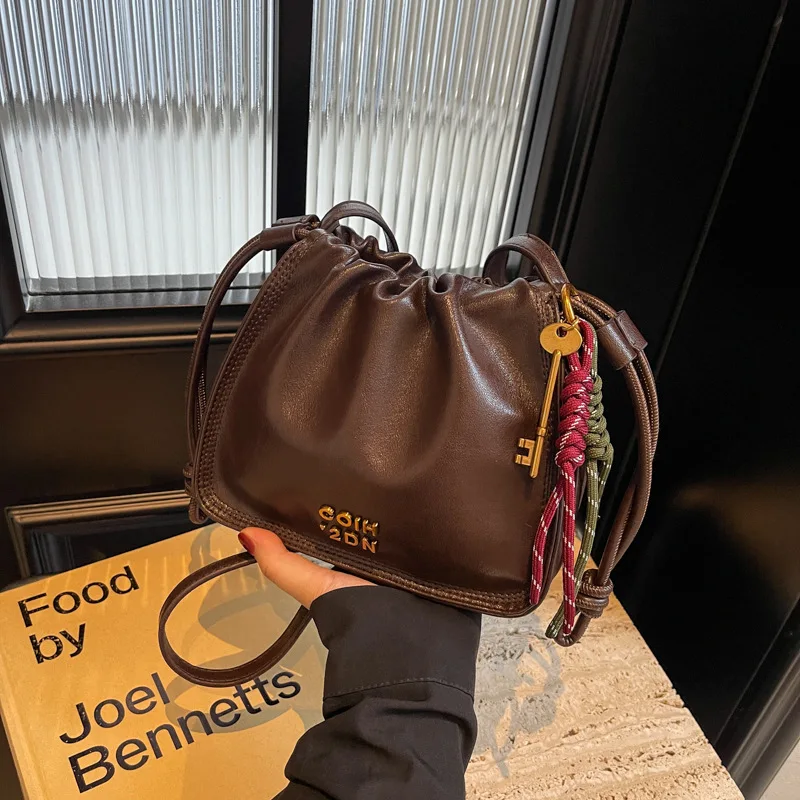 

​ Мятая сумка в дизайнерском стиле 2025 года, женская винтажная сумка через плечо с цепочкой, ретро-слинг через плечо, уникальная ​