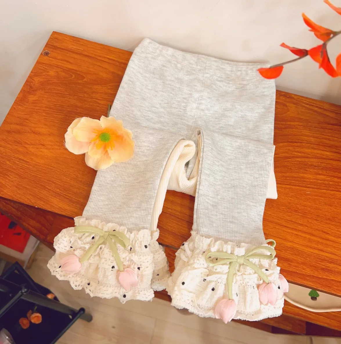 

Spring and Autumn Girls' Versatile Leggins New Cute Children's Polka Dot Lace Outerwear Long Pants