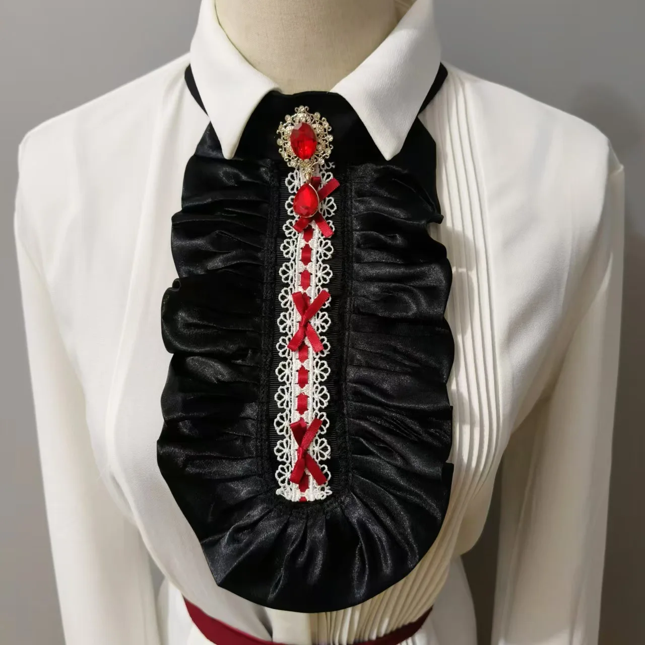 Court-style Lace Rhinestone Bib  False Collar  Wedding Prop  Stage Performance  Evening Banquet and Party Chest Flower Collar