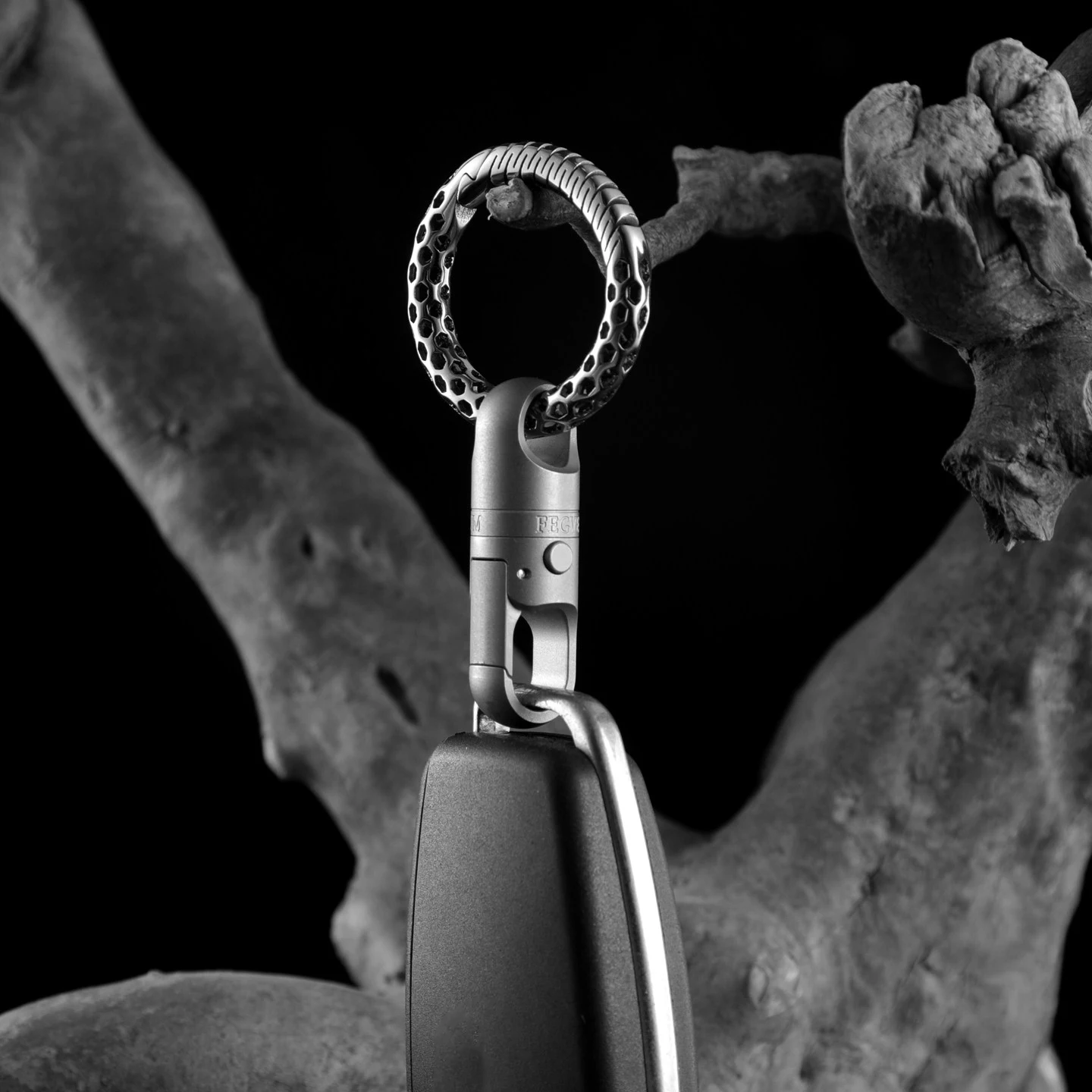 Titanium Alloy Magnetic Buckle Quick Release Keychain,High-End EDC Car Key Chain Multi-Purpose Single Opening Keyring Connector