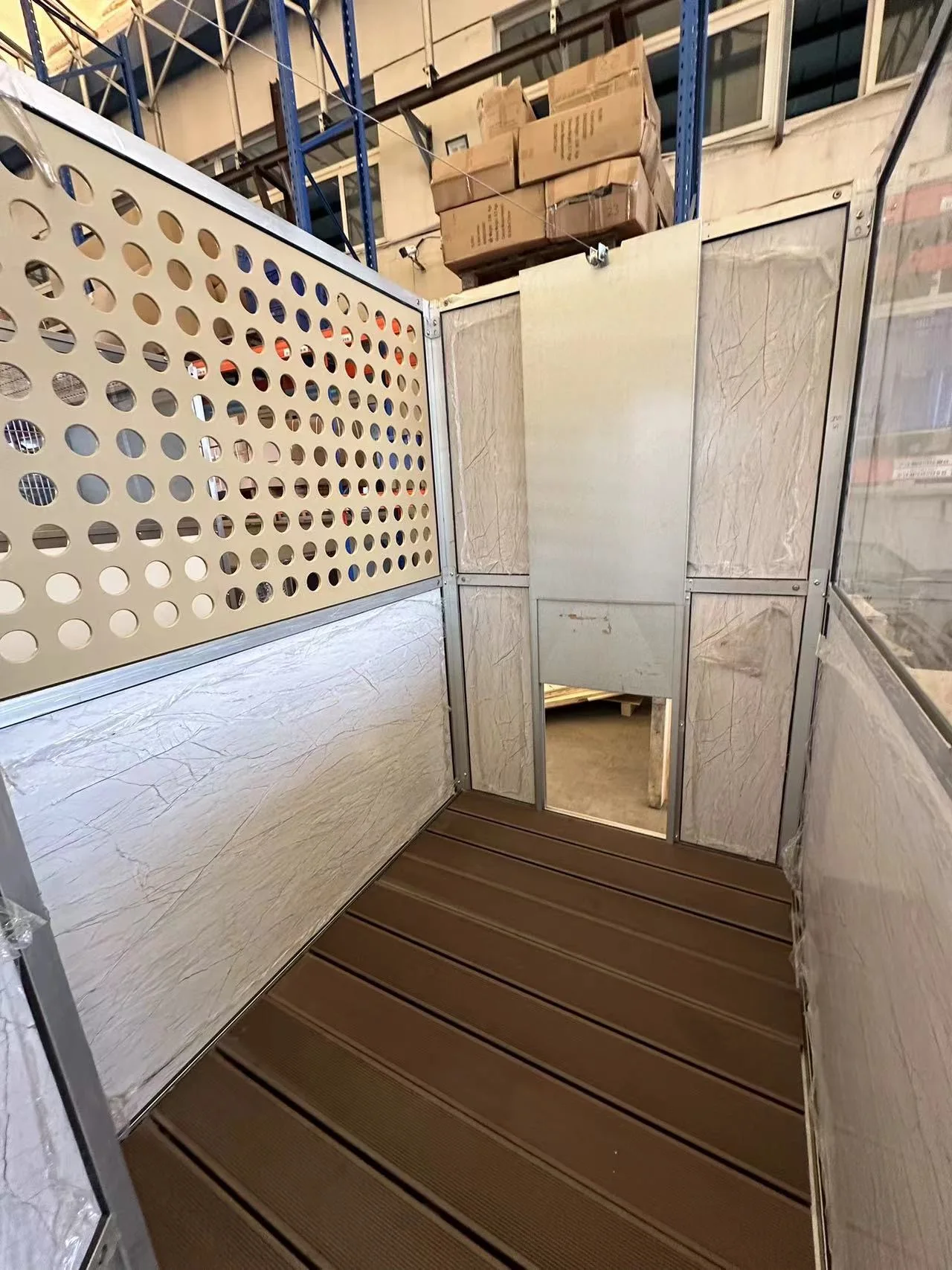 Canil de aço inoxidável selado e isolado Sem infecção Canil de gaiola de descarga higiênica Grande espaço Canil confortável