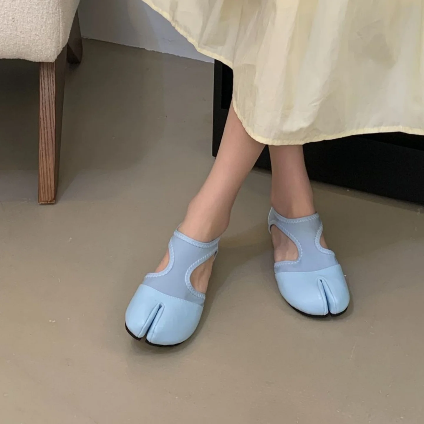 

Split Toe Single Shoes Ballet Style Flat Shoes Retro Hollow Sandals Simple Atmospheric Single Shoes Mary Jane Design Shoes