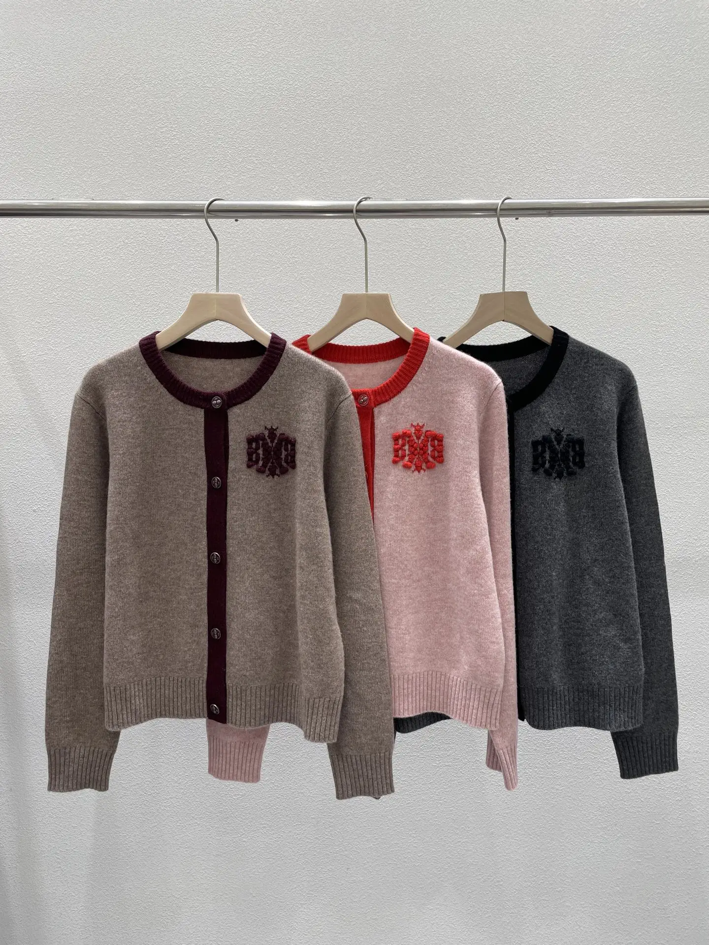 

2025B new style round neck contrast color temperament commuting long sleeve cardigan sweater