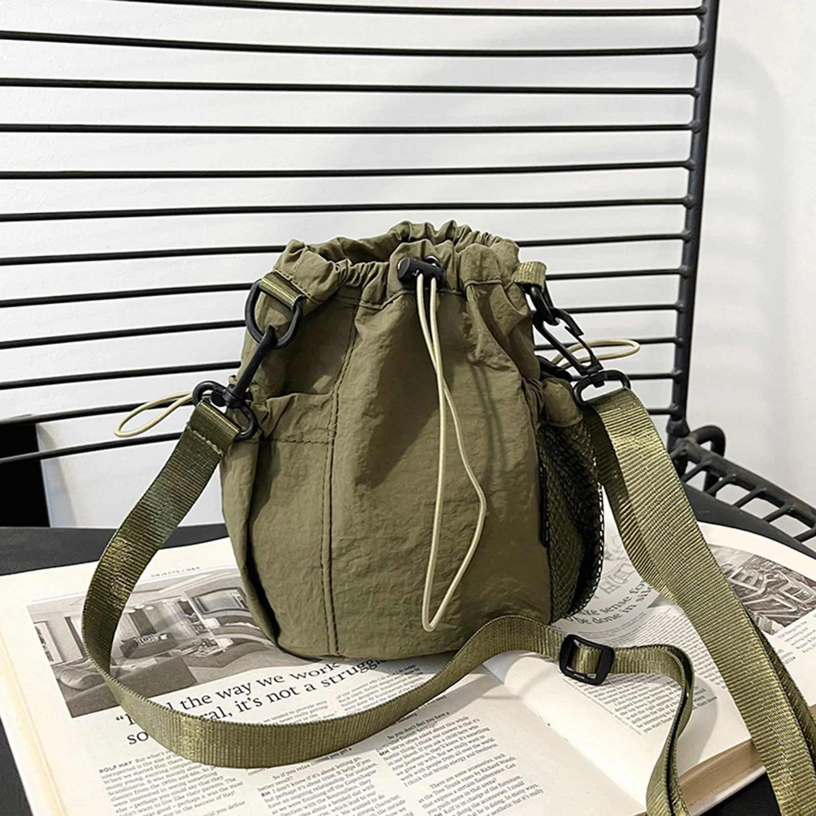Nylon crossbodytas met trekkoo - Bucket Bag Suede recensie en prijs