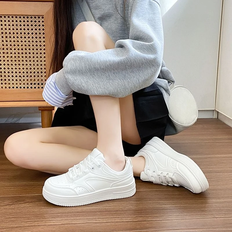 

Women's White Thick Sole Sneakers Ultra Lightweight New Arrival Hot Selling Student Versatile Round Toe Flat Casual Skate Shoes