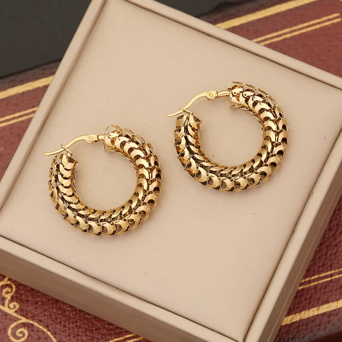 XINYI Edelstahl Gold Farbe Geometrische Metall Mesh Ohrringe Für Frauen Mädchen Neue Trend Hoop Ohr Schmuck Geschenk