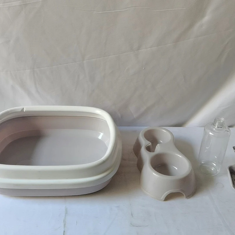 

Modern Cat Litter Box with Scoop High-Sided Enclosed Space-Saving Tray Odor Control Easy Clean Pet Toilet for Indoor Cats