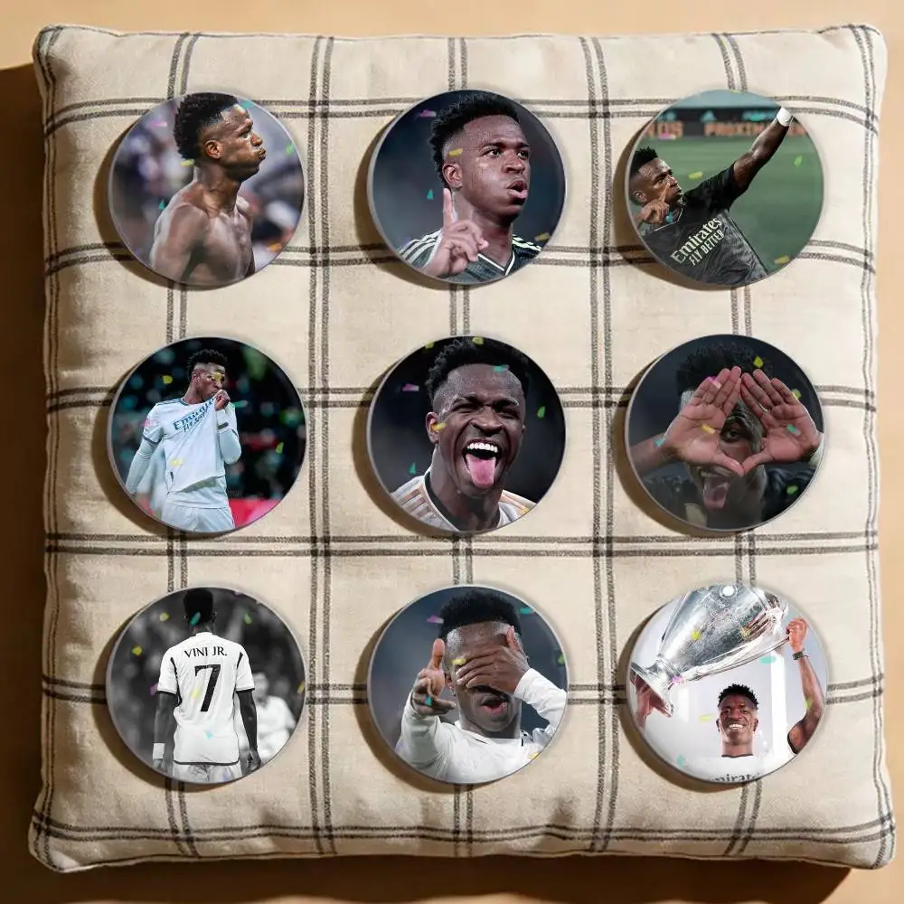 

VJ 7 Vinicius Junior Football Laser Badge Creative Pins Brooch for Bag Clothes Hat Decor Gifts Fans Collect