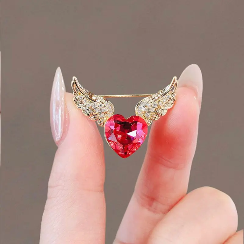 Beautiful Rhinestone Angel Wings Love Heart Brooches for Women Crystal Pins Casual Party Accessories Gifts