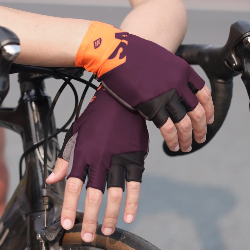 Santic Men Cycling Gloves Short Finger Summer Road Cycling Bike Gloves Half Finger Shockproof Cycling Equipment