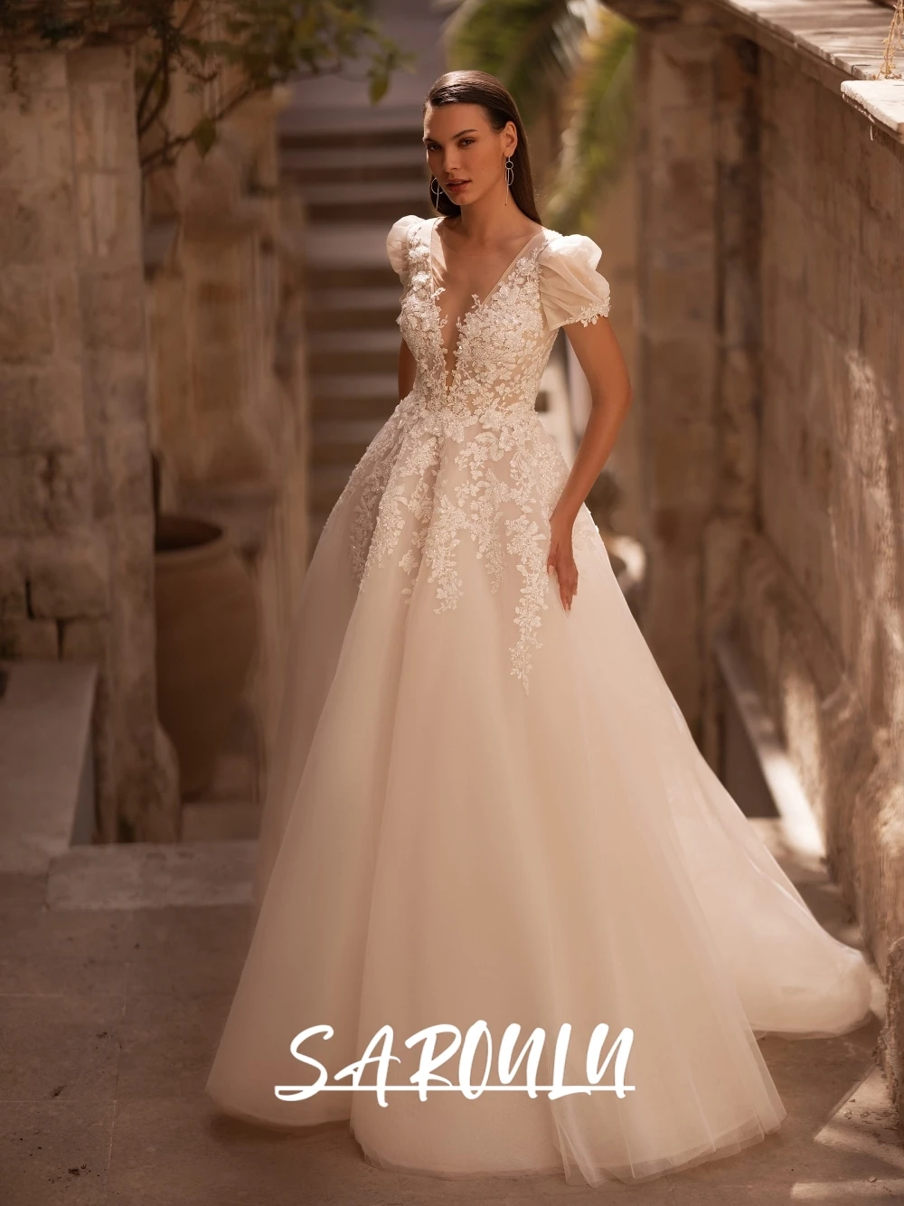 

Fashionable A Line Backless Wedding Dress Customized Glitter Appliques Classic Short Sleeves Graceful Tulle Long Bridal Gown