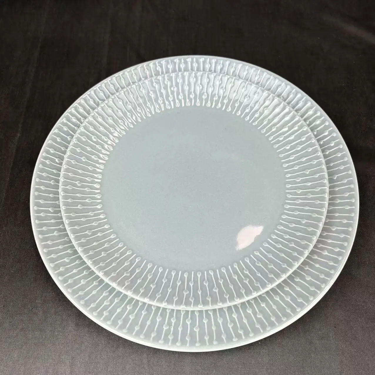

Design Series Embossed Dinner Plate Flat Plate Salad Plate